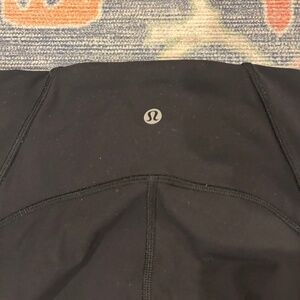 Lululemon black capri leggings